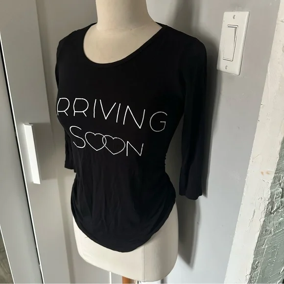 Arriving soon maternity top size small - Picture 2 of 3